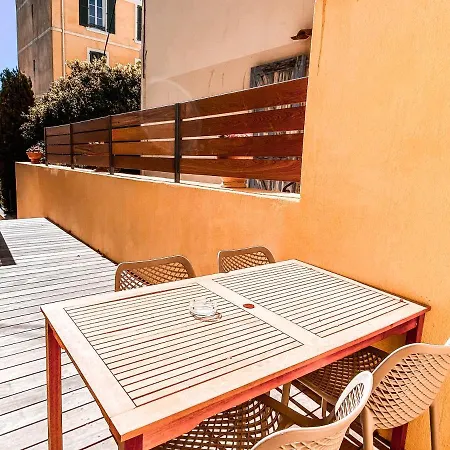 Appartement 2 Pièces Coeur De Ville Terrasse Le Lavandou